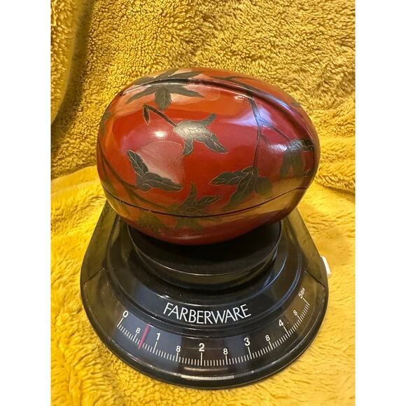 Vtg Chinese Red Lacquered Presentation jewerly trinket Box Strawberries Design - Picture 2 of 11